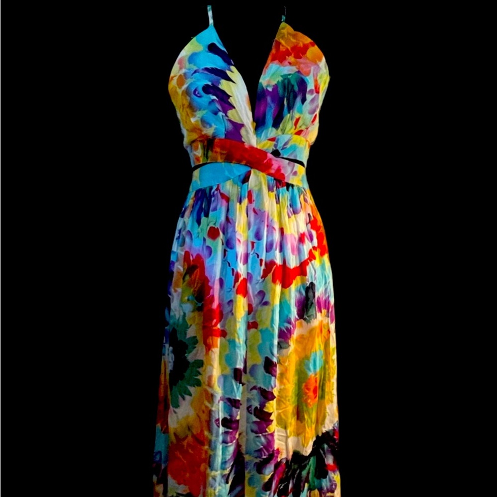 Summer dress with cutouts